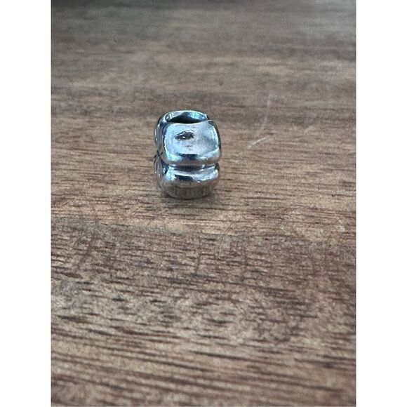 Retired Pandora 4 leaf clover charm - Picture 2 of 6